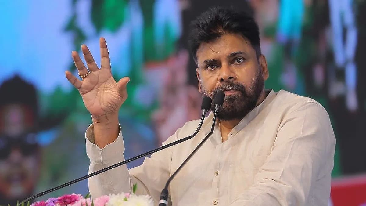పవన్ కల్యాణ్ సినిమాలను అడ్డుకొంటాం.. తెలంగాణలో నిషేధిస్తాం.. భగ్గుమన్న తెలంగాణవాదులు